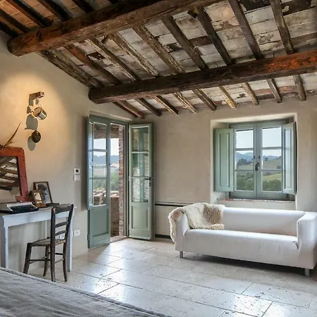 Follonico 4-Suite B&B *