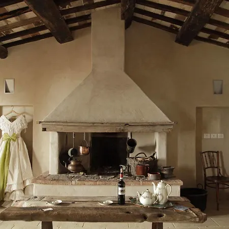 Country house Follonico 4-Suite B&B