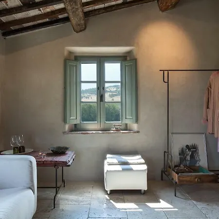 Follonico 4-Suite B&B *