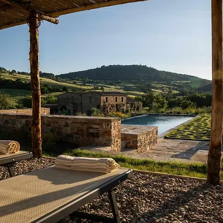 Country house Follonico 4-Suite B&B