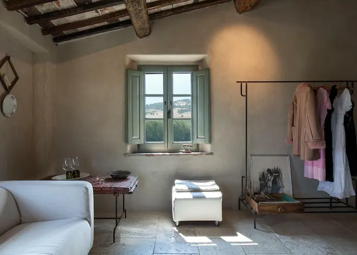 Follonico 4-Suite B&B *