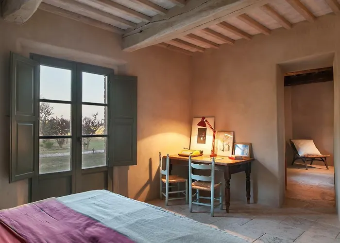 Follonico 4-Suite B&B *